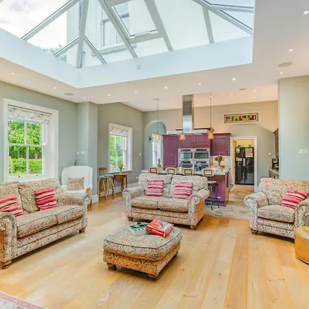 4 Bed In York Oc-55738 Vakantiehuis *