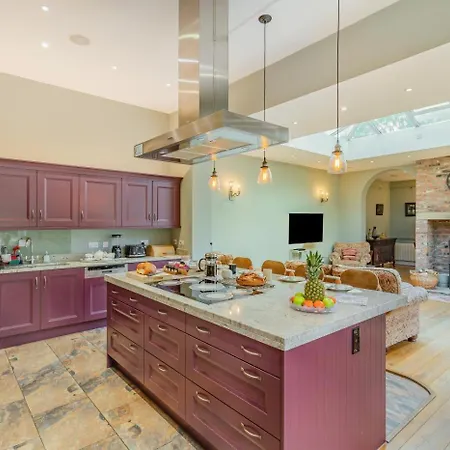 4 Bed In York Oc-55738