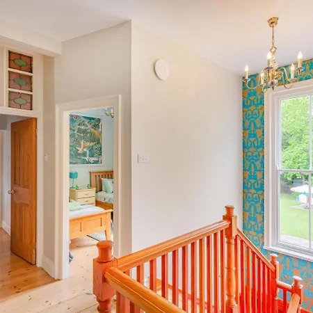 4 Bed In York Oc-55738 *