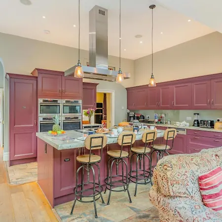 بيت للعطل 4 Bed In York Oc-55738 *