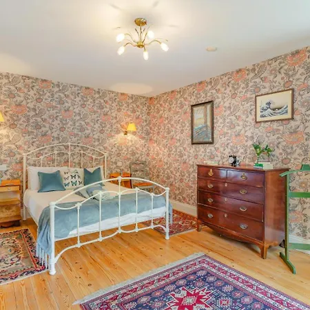 4 Bed In York Oc-55738